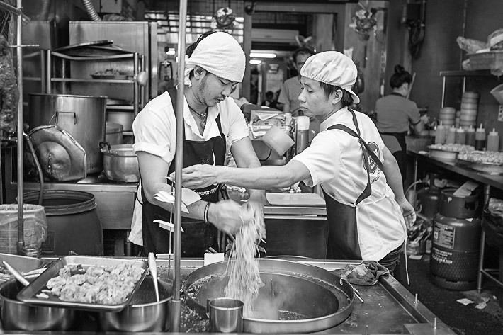 (Street Food in Chinatown, Bangkok - Thailand)