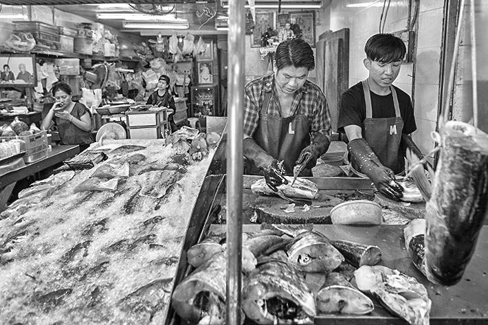 (Street Food in Chinatown, Bangkok - Thailand)