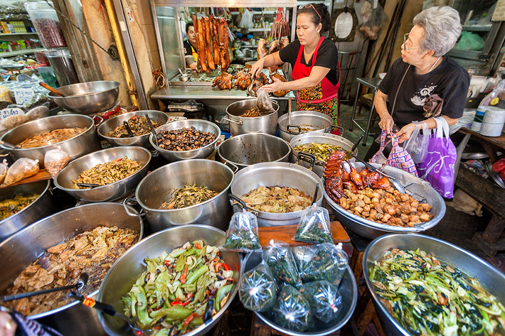 (Street Food in Chinatown, Bangkok - Thailand)